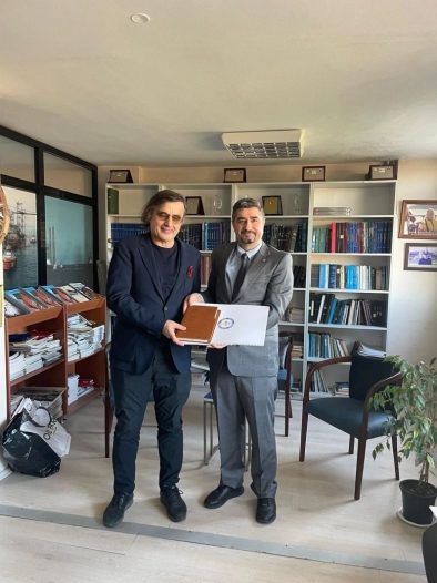 Deniz Trafik Operatörleri Derneğinden Deniz Emniyet Derneği'ne yeni yıl tebriği